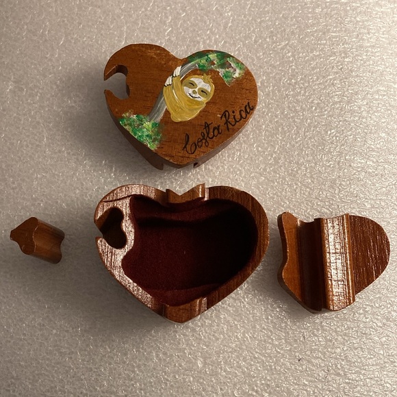 NWOT - Wooden Handmade Carved Costa Rica Heart Shaped Puzzle Box - Picture 6 of 7